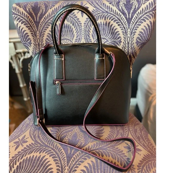 Adrienne Vittadini black classic bag - Picture 3 of 7